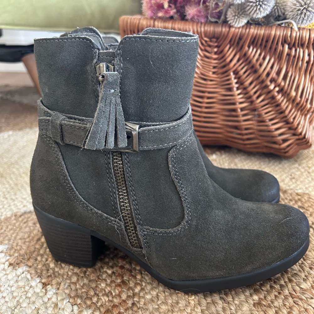 Earth Origins women’s boots.